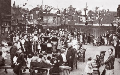 Jubileum straatfeest, 1935 door English Photographer